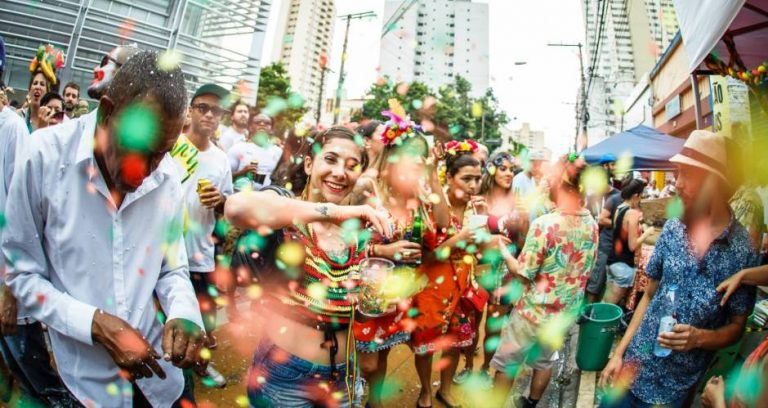 Leia mais sobre o artigo Brasileiros pretendem gastar até R$ 1,5 mil no Carnaval, diz pesquisa